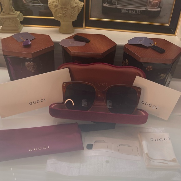 NWT Authentic GUCCI Sunglasses with all the original packaging & Organizer🧡 🧡 - Picture 4 of 12